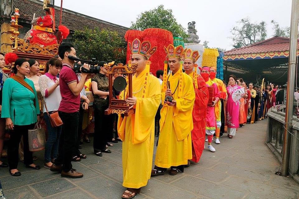 Về miền “Tháng tám giỗ cha, tháng ba giỗ mẹ”…