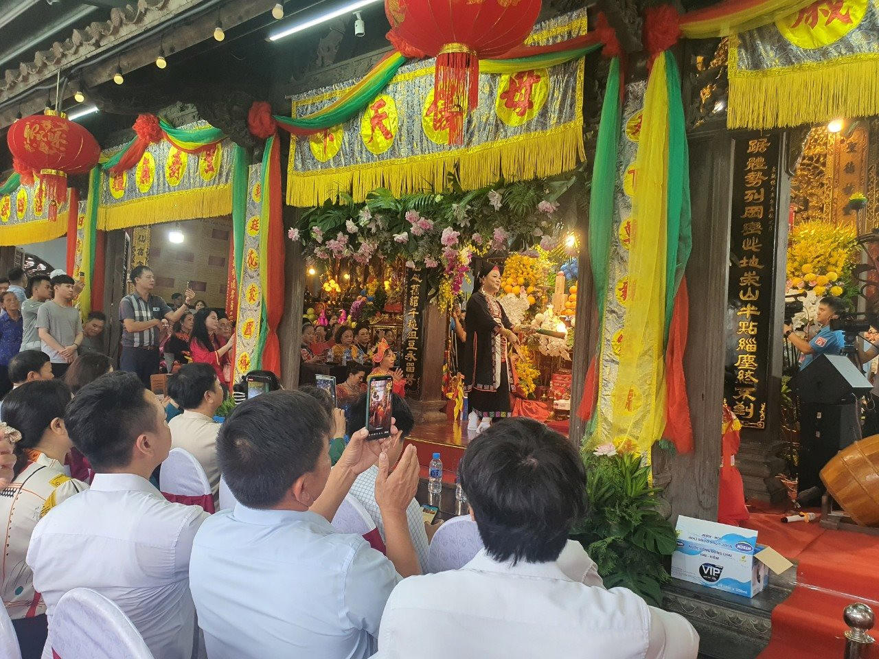 Về miền “Tháng tám giỗ cha, tháng ba giỗ mẹ”…