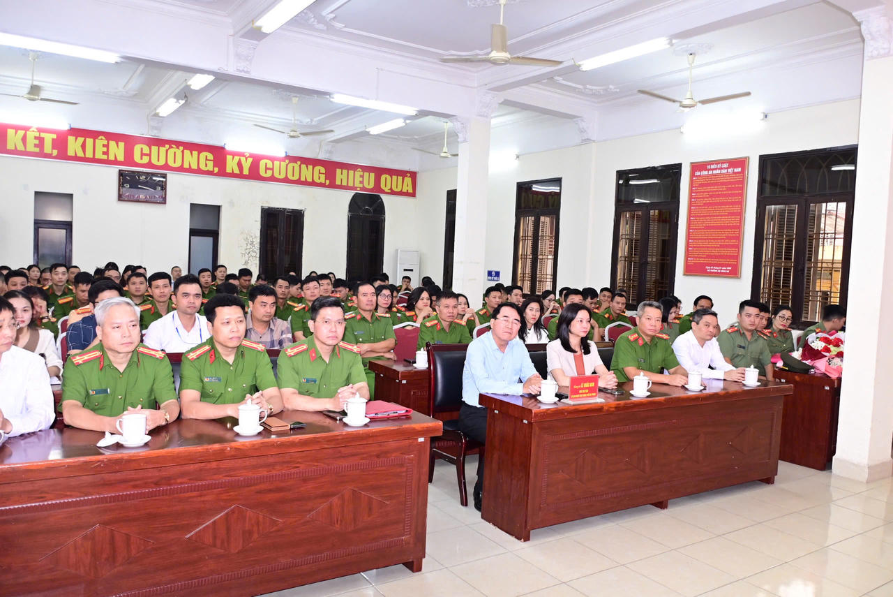 Hải Phòng: Biểu dương, khen thưởng lực lượng Công an trong vụ truy bắt đối tượng nổ súng tại bến xe Vĩnh Niệm