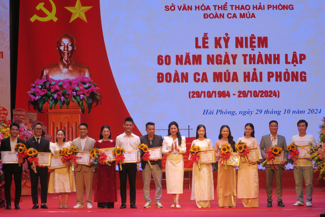 Kỷ niệm 60 năm Ngày thành lập Đoàn Ca Múa Hải Phòng