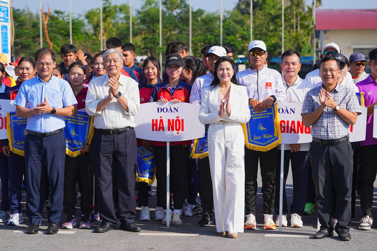 Khai mạc giải Đua thuyền Rowing và Canoieng Vô địch Quốc gia năm 2024 