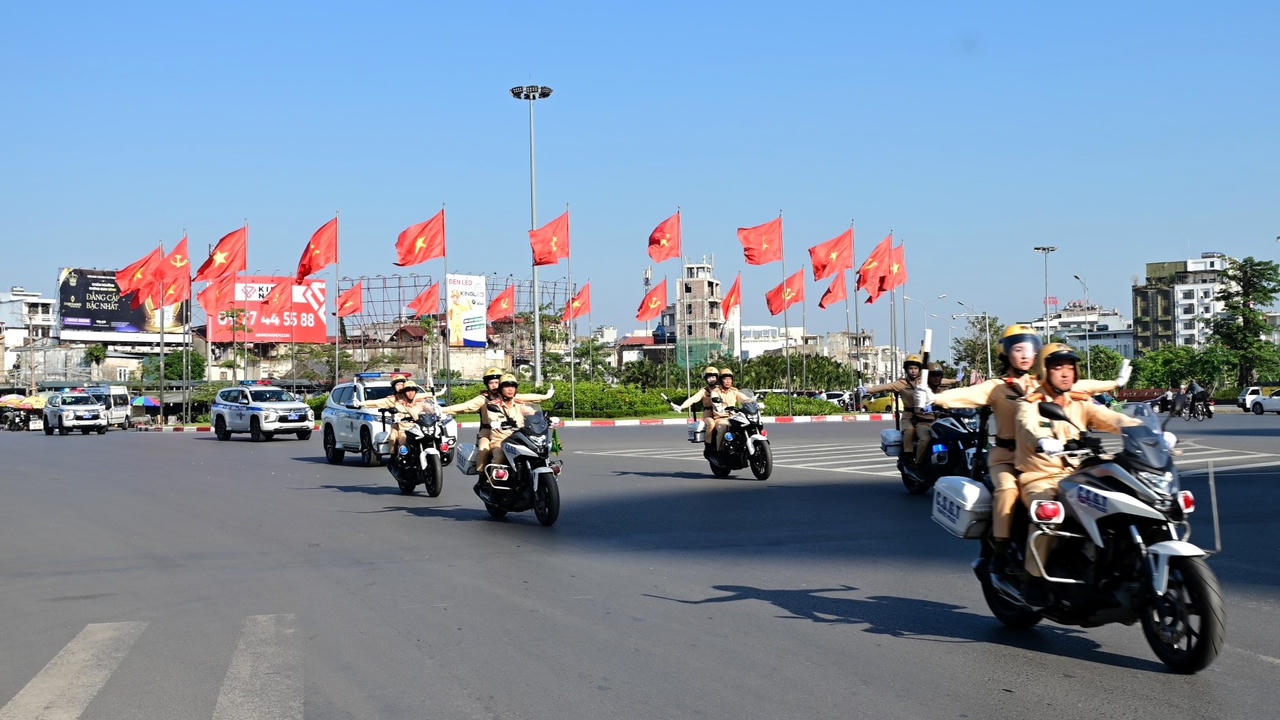 Ra quân kiểm tra, xử lý xe kinh doanh vận tải tại Hải Phòng