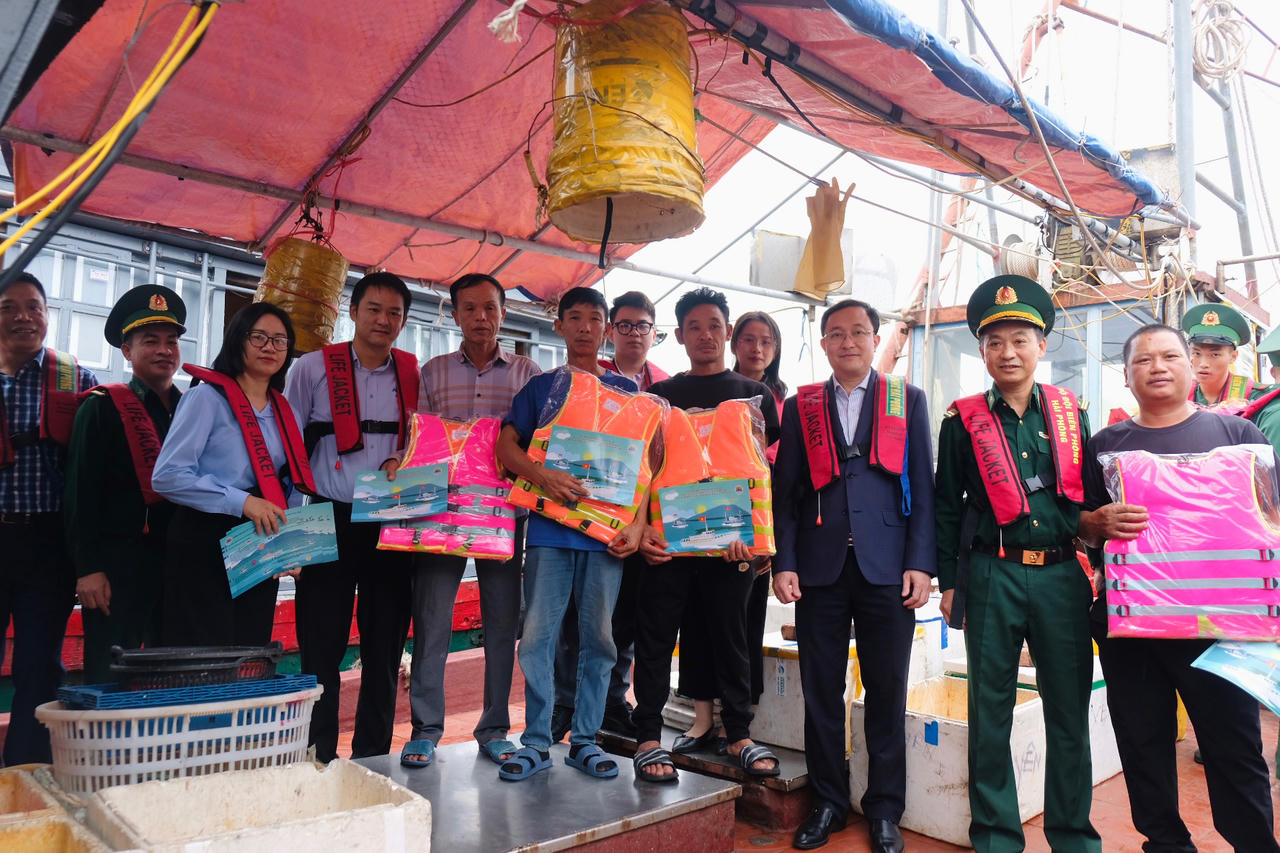 Hải Phòng: Tuyên truyền chống khai thác IUU cho ngư dân 