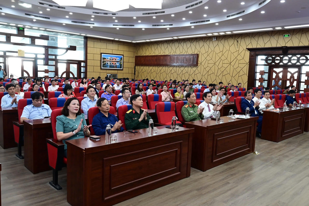 Hải Dương: Trao giải Cuộc thi tìm hiểu pháp luật trực tuyến năm 2024 