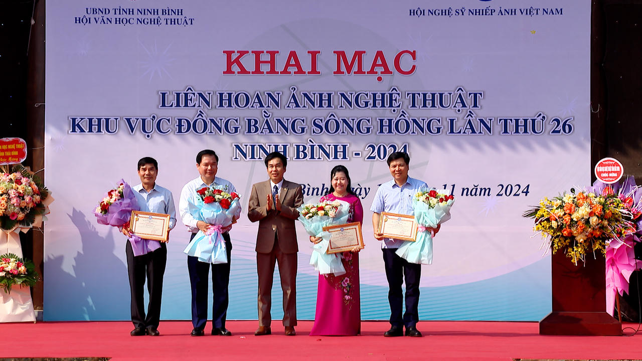 Khai mạc Liên hoan Ảnh nghệ thuật khu vực Đồng bằng sông Hồng tại Ninh Bình