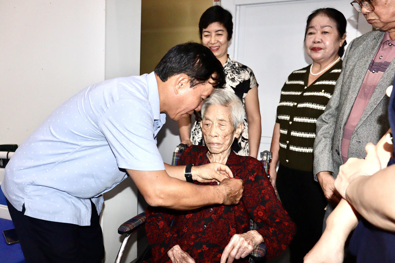 Hải Phòng đề xuất hỗ trợ Đảng viên 40 năm tuổi Đảng trở lên có hoàn cảnh khó khăn 