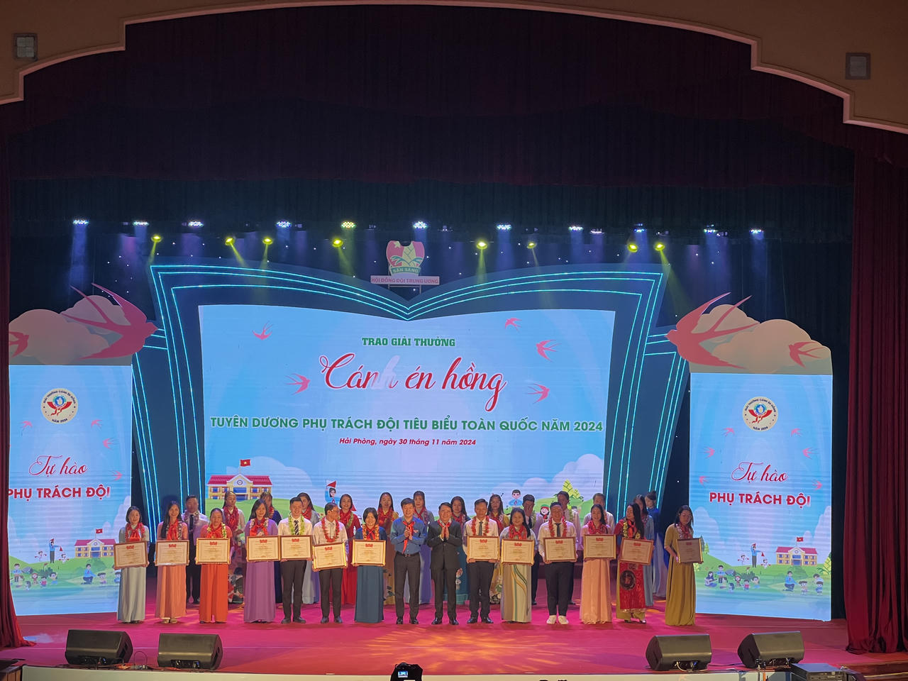 Hội đồng Đội Trung ương trao giải thưởng "Cánh én hồng" năm 2024