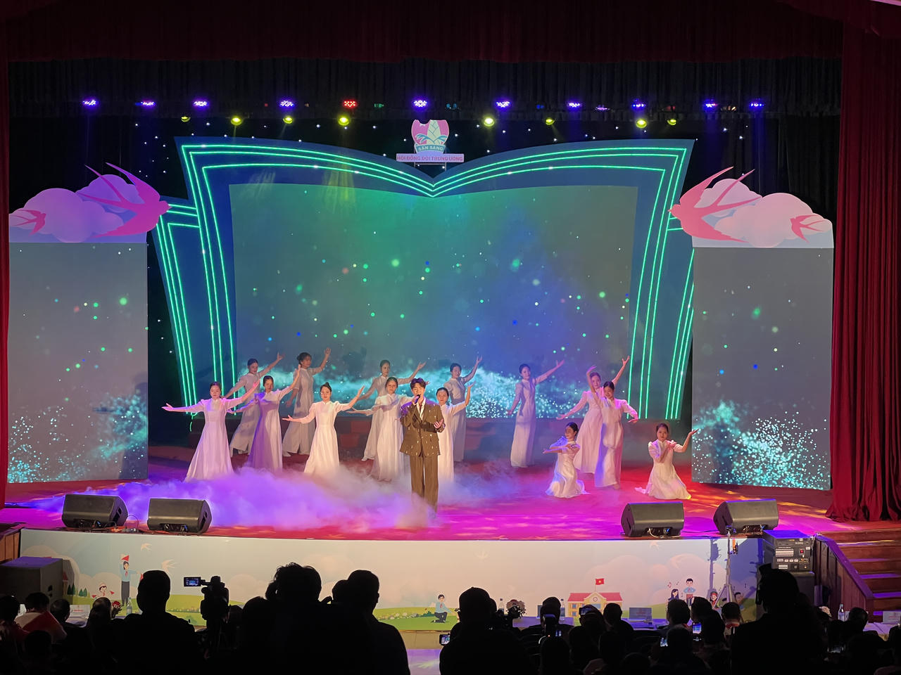 Hội đồng Đội Trung ương trao giải thưởng "Cánh én hồng" năm 2024