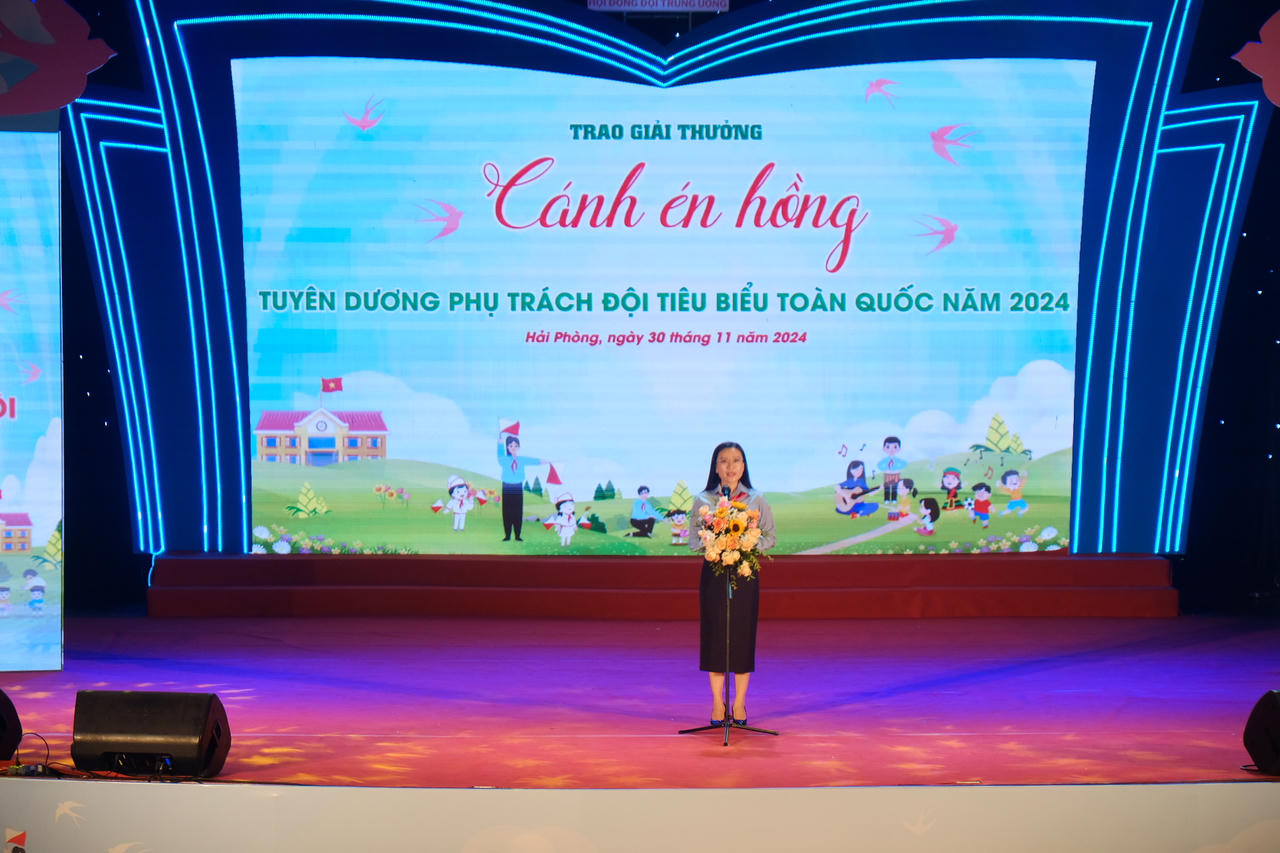 Hội đồng Đội Trung ương trao giải thưởng "Cánh én hồng" năm 2024
