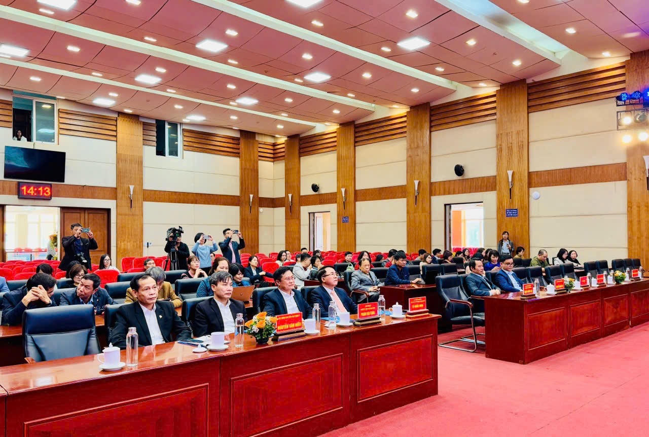 Báo Pháp luật Việt Nam nhận Giải Báo chí 'Vì một Hải Phòng phát triển' lần thứ VI