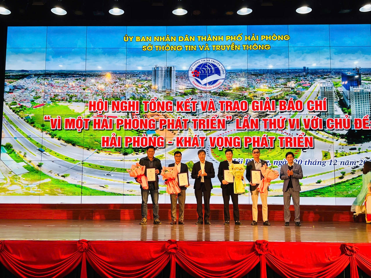 Báo Pháp luật Việt Nam nhận Giải Báo chí 'Vì một Hải Phòng phát triển' lần thứ VI