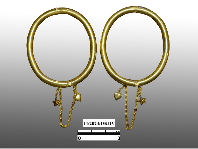 Bộ kim phẩm cung tiến Thánh mẫu Lê Chân được công nhận Bảo vật quốc gia