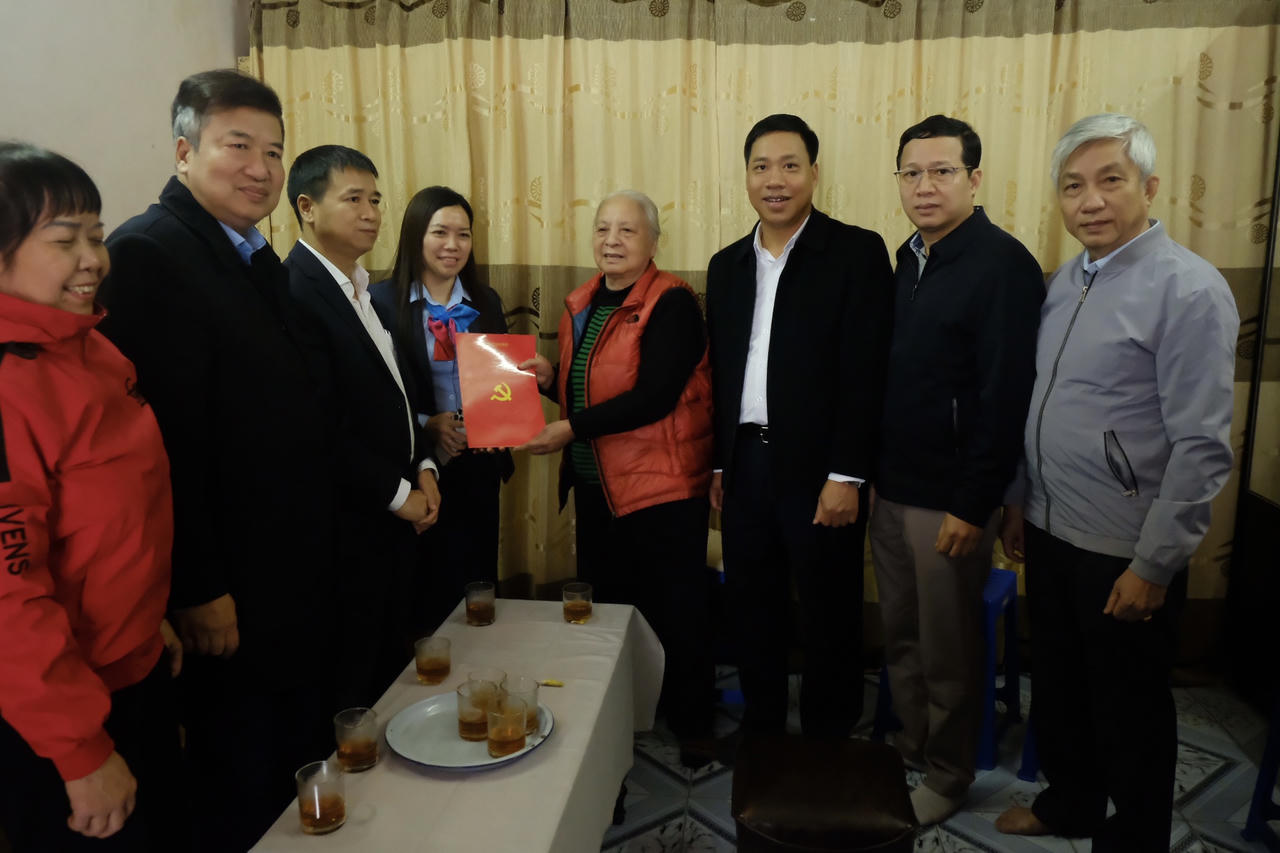 Quận Lê Chân (Hải Phòng) hỗ trợ đảng viên không có lương hưu, trợ cấp xã hội 