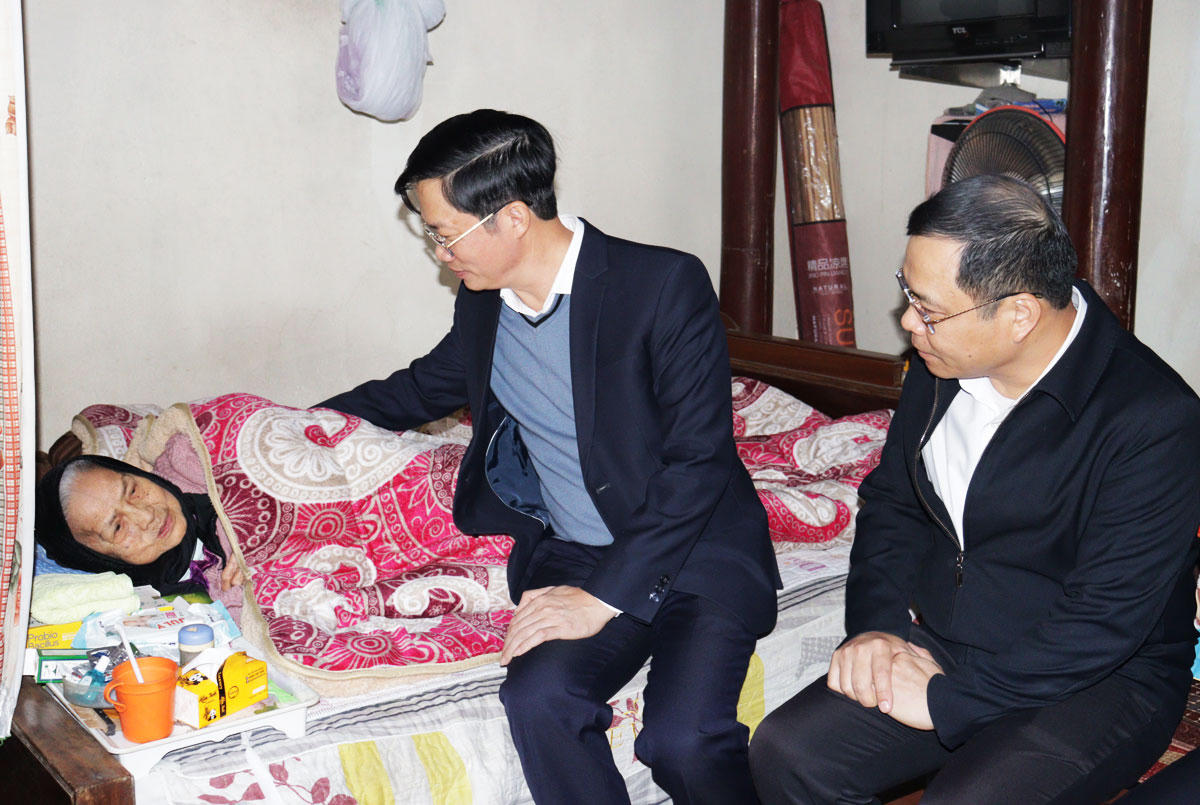 Lãnh đạo TP Hải Phòng thăm, chúc Tết gia đình nguyên lãnh đạo TP và gia đình chính sách 