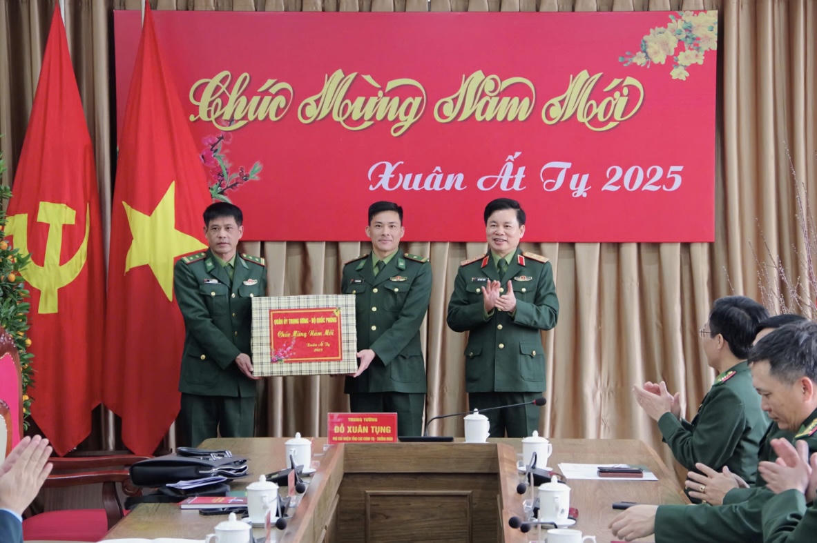 Trung tướng Đỗ Xuân Tụng thăm, kiểm tra, chúc Tết Bộ đội Biên phòng TP Hải Phòng