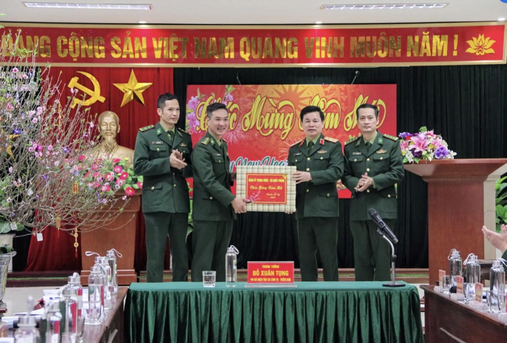 Trung tướng Đỗ Xuân Tụng thăm, kiểm tra, chúc Tết Bộ đội Biên phòng TP Hải Phòng