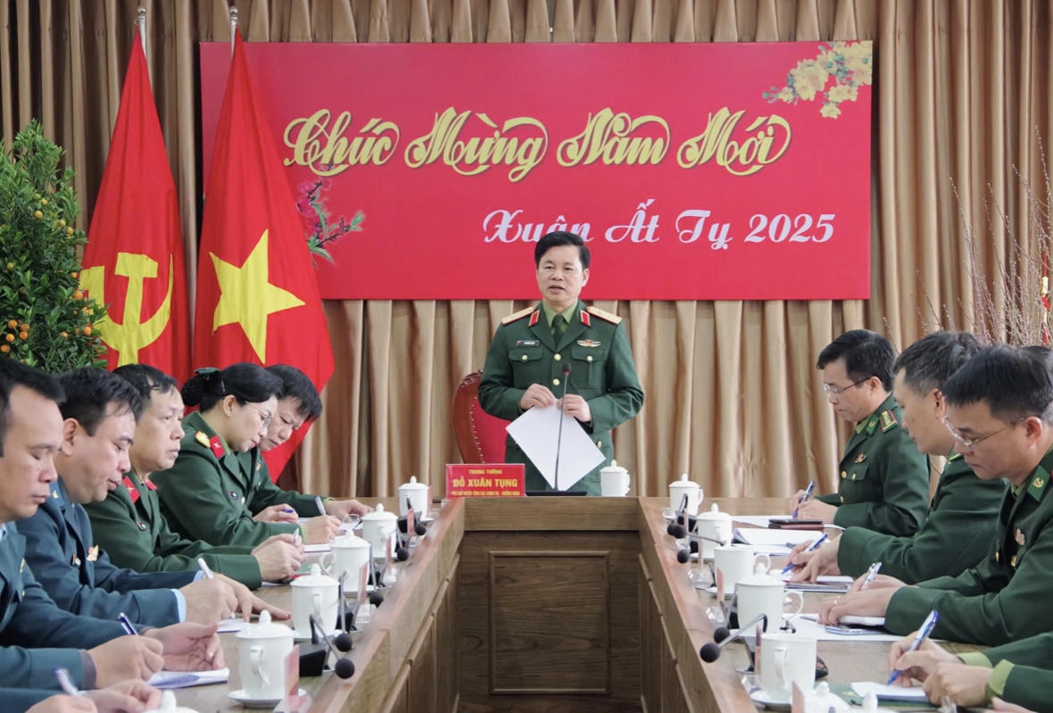 Trung tướng Đỗ Xuân Tụng thăm, kiểm tra, chúc Tết Bộ đội Biên phòng TP Hải Phòng