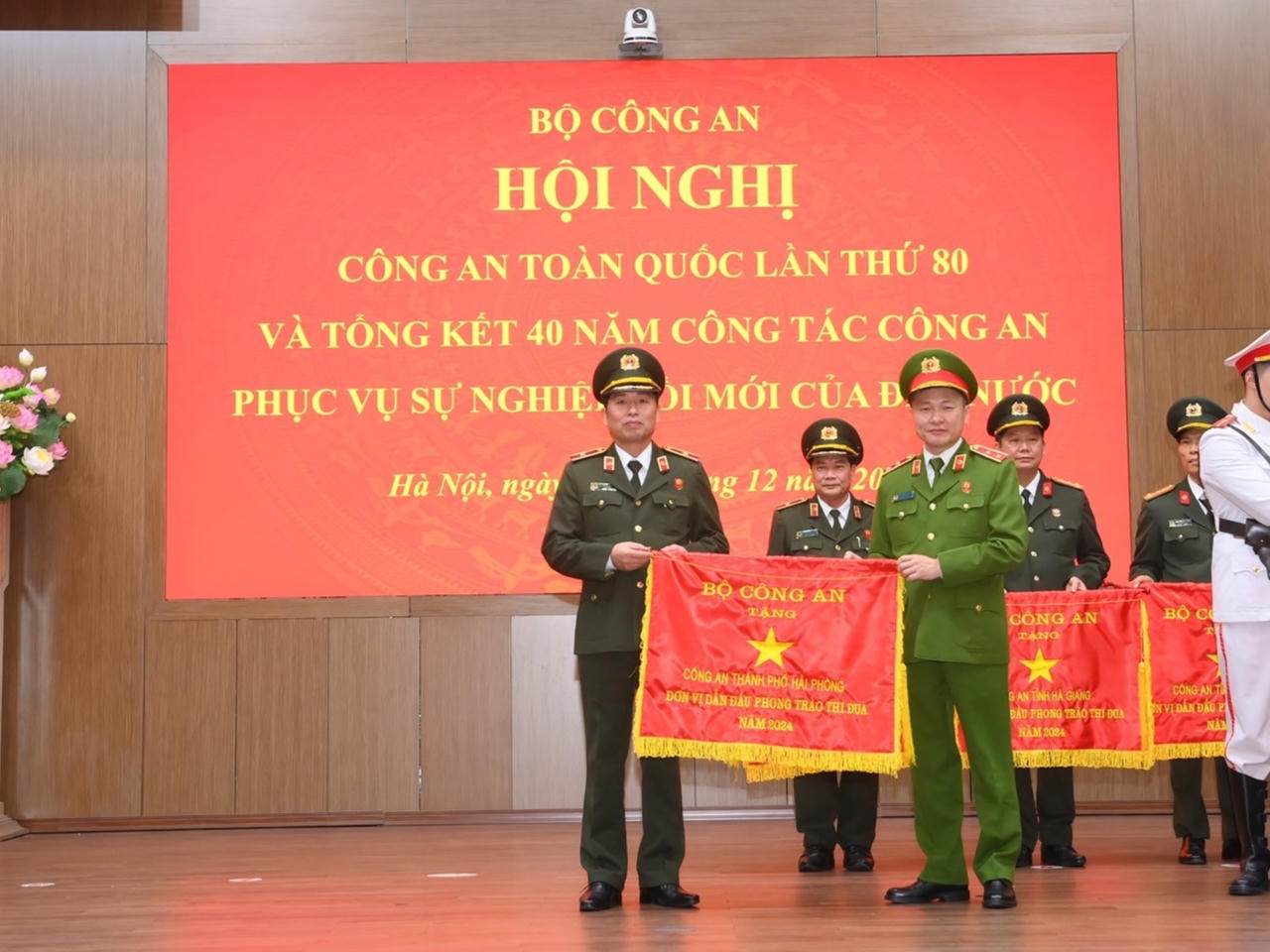  Công an TP Hải Phòng vinh dự nhận Cờ đơn vị dẫn đầu phong trào thi đua của Bộ Công an