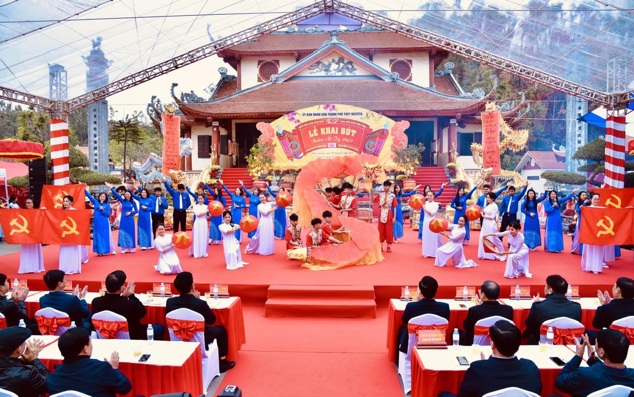 Tưng bừng Lễ khai bút đầu xuân tại Hải Phòng