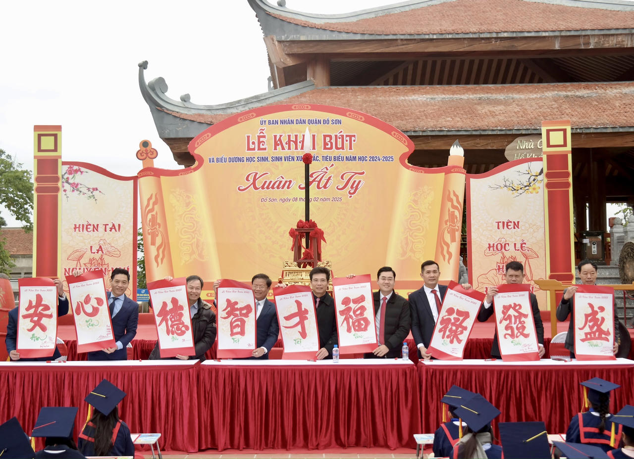 Tưng bừng Lễ khai bút đầu xuân tại Hải Phòng