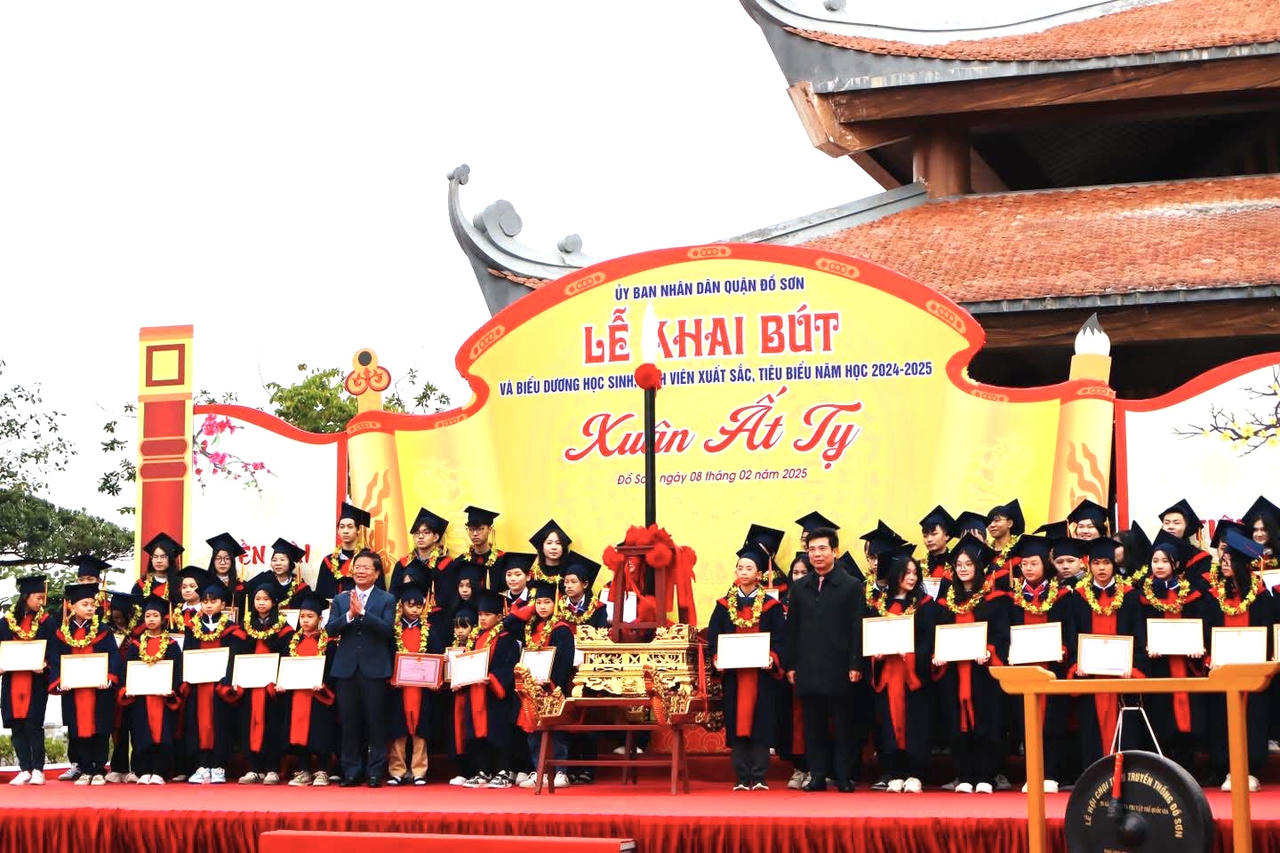 Tưng bừng Lễ khai bút đầu xuân tại Hải Phòng