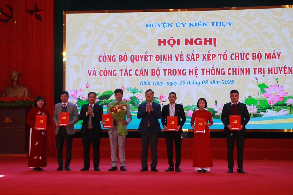 TP Hải Phòng tiếp tục sắp xếp nhân sự bộ máy quận, huyện