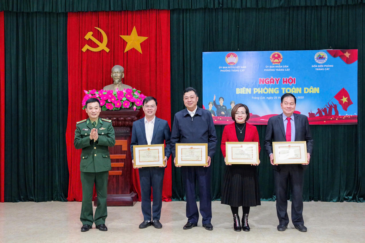 Hải Phòng: Tặng quà, xây nhà cho các hộ nghèo trong Ngày hội Biên phòng toàn dân 