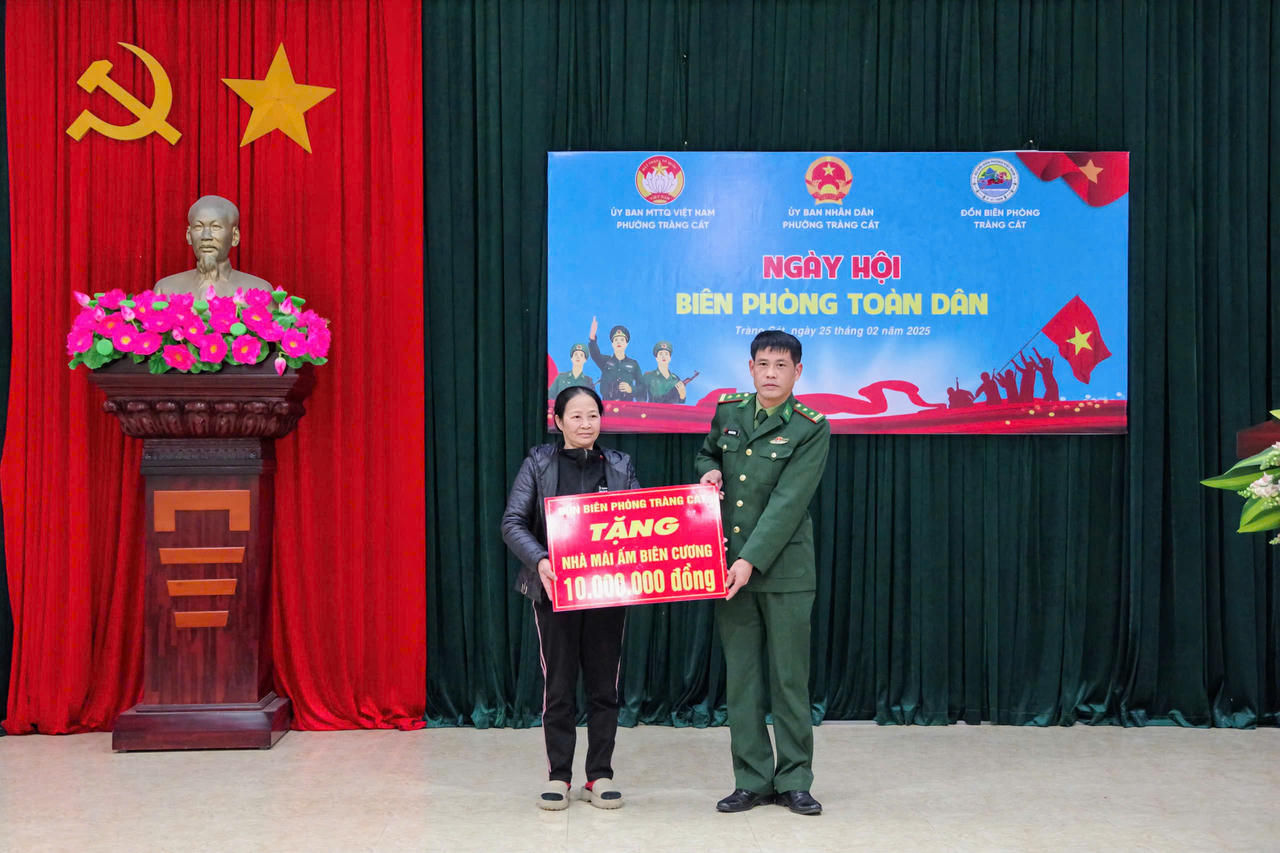 Hải Phòng: Tặng quà, xây nhà cho các hộ nghèo trong Ngày hội Biên phòng toàn dân 