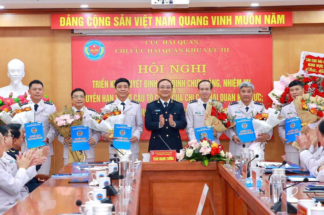 Công bố quyết định về tổ chức bộ máy và nhân sự Chi cục Hải quan Khu vực 3