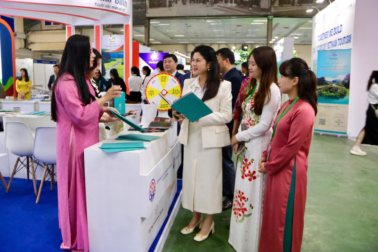 Gian hàng du lịch Hải phòng hút khách tham gia tại VITM Hà Nội 2025