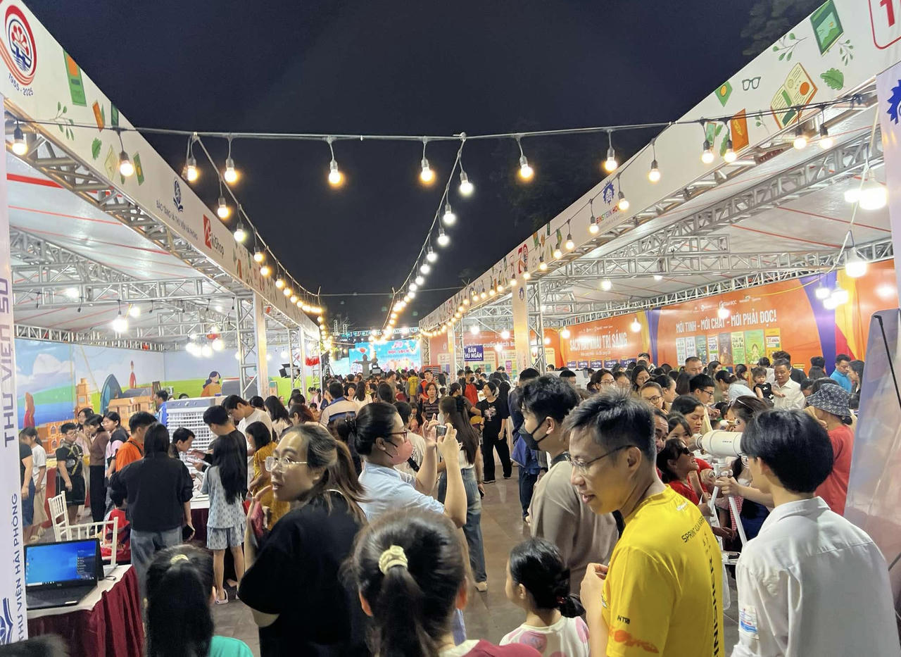 Khai mạc Đường sách Hải Phòng 2025 