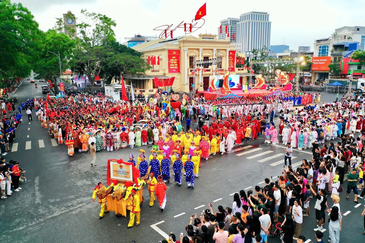 Hơn 3.000 người tham gia diễu hành tại Liên hoan Múa rối Hải Phòng mở rộng năm 2025 