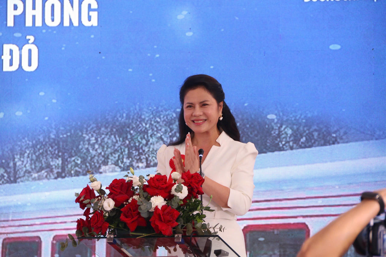 Hải Phòng: Khai trương đoàn tàu “Hoa Phượng đỏ” 