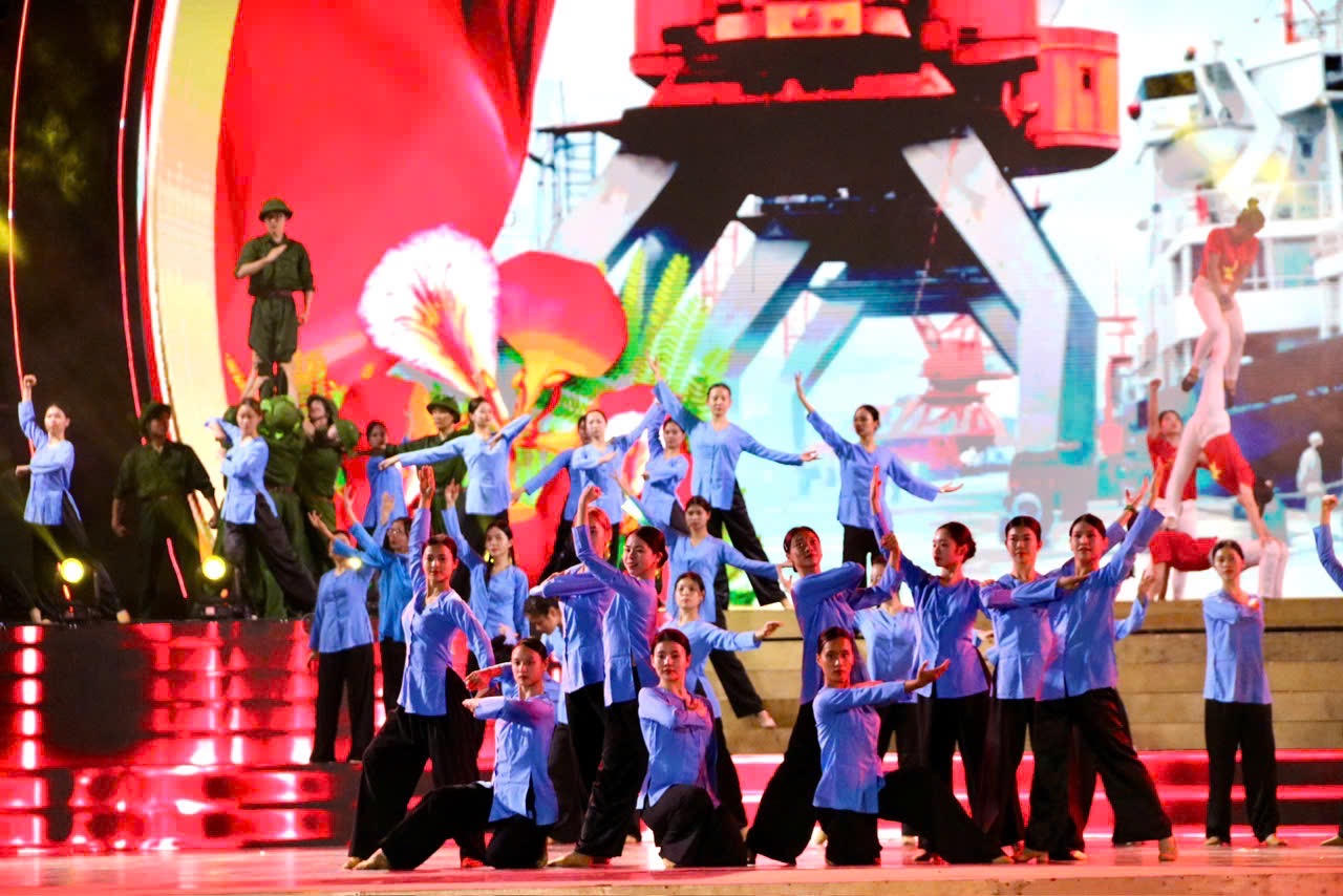 Hoành tráng Lễ hội Hoa phượng đỏ Hải Phòng 2025 