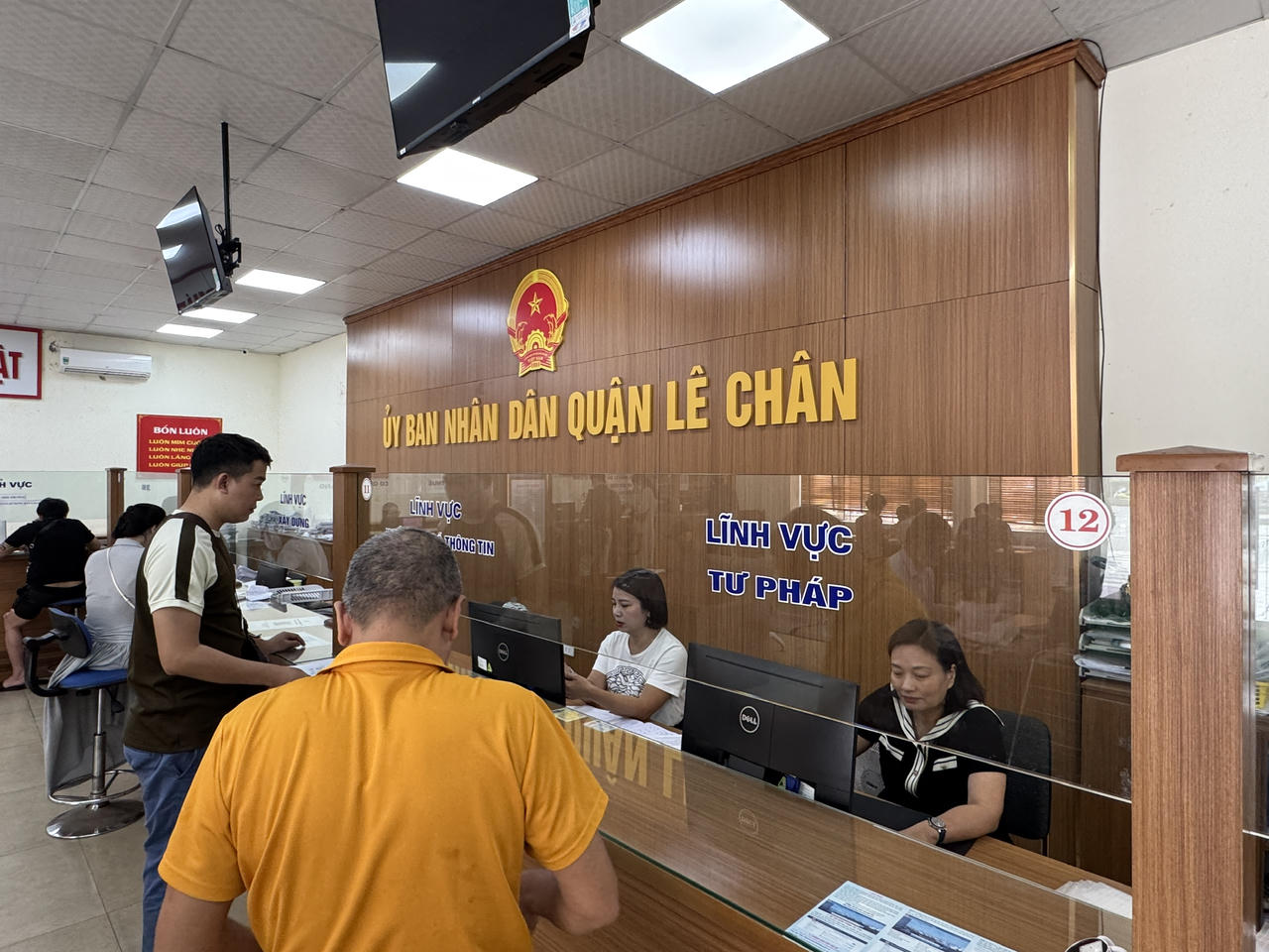 Quận Lê Chân (Hải Phòng): Đổi mới, nâng cao chất lượng giải quyết thủ tục hành chính sau sáp nhập phường