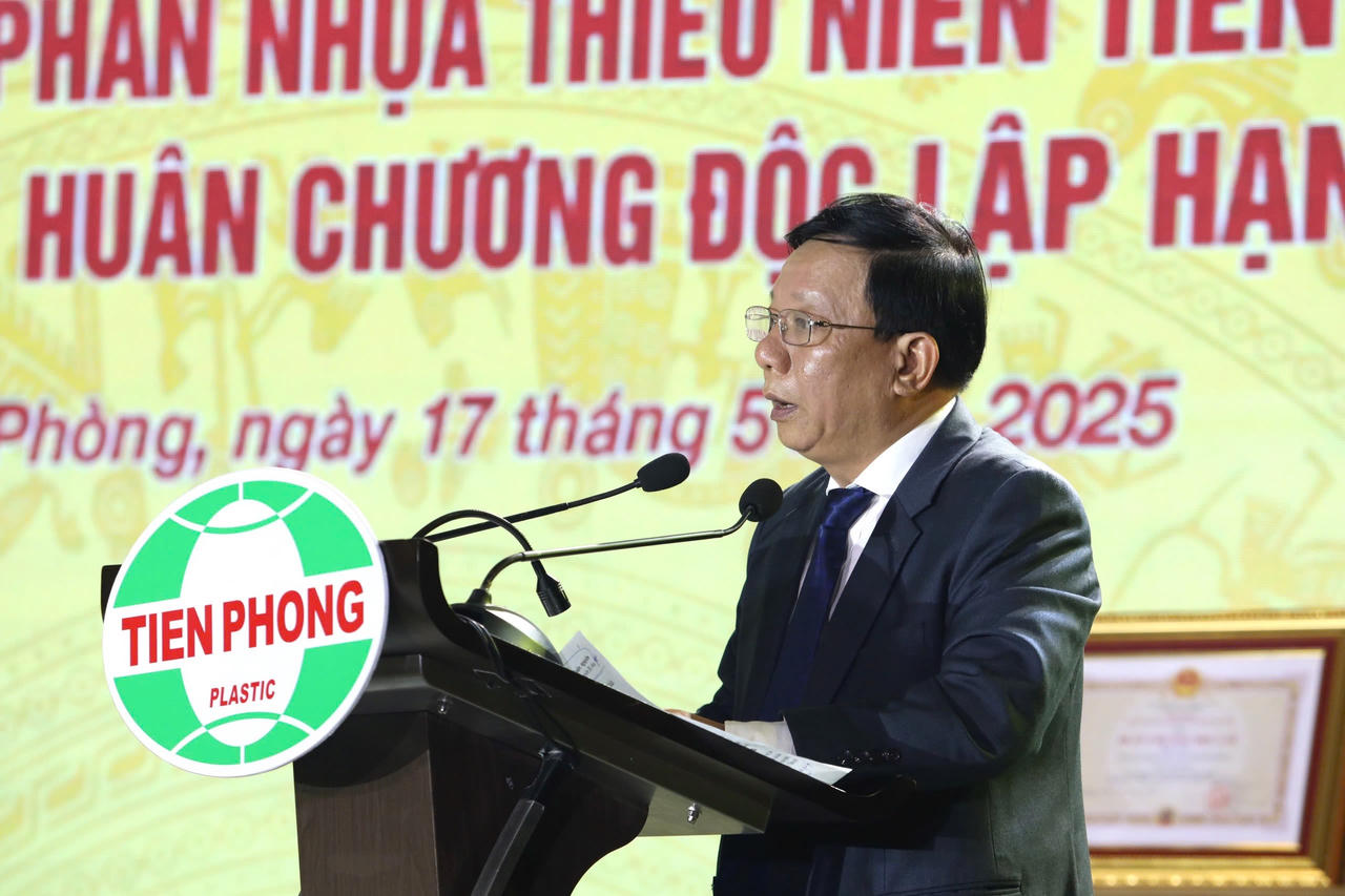 Công ty CP Nhựa Thiếu niên Tiền Phong đón nhận Huân chương Độc lập hạng Nhất