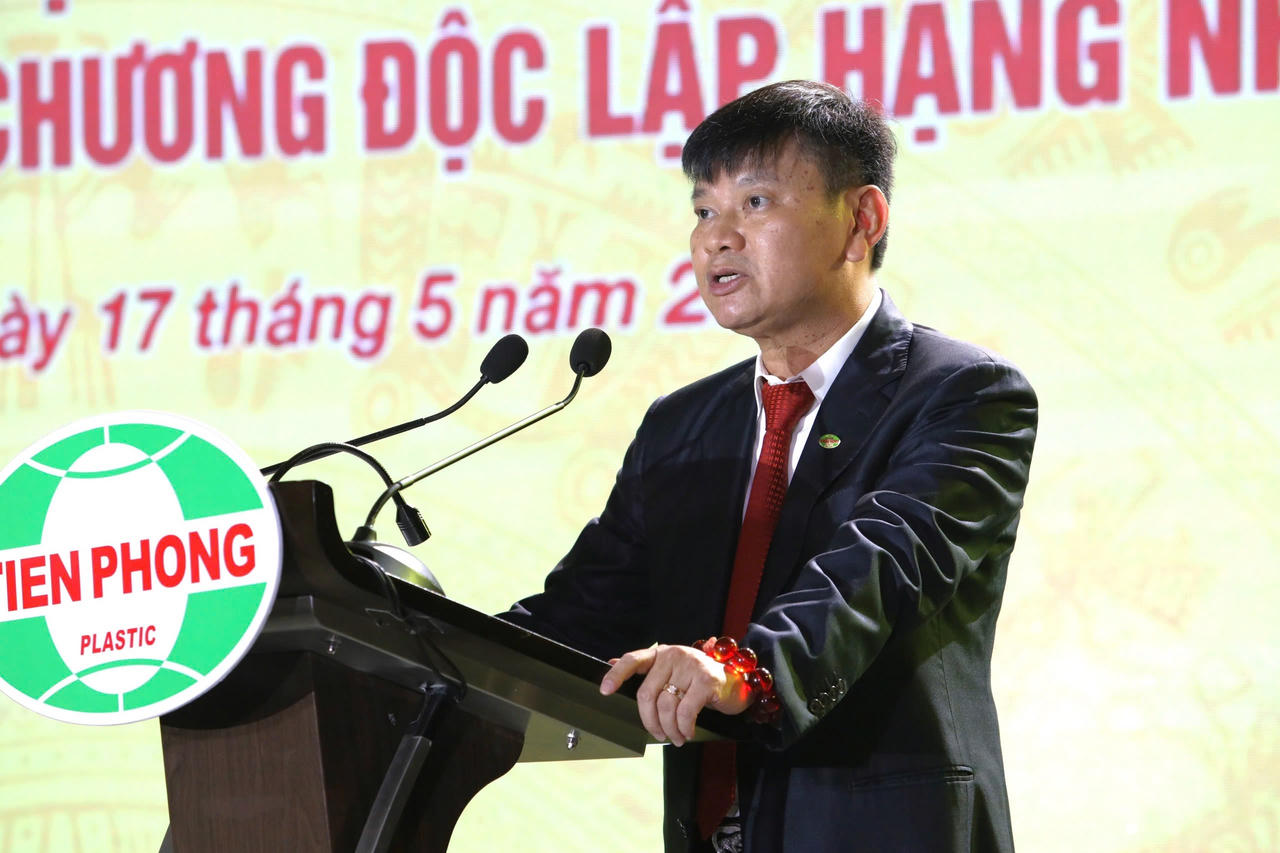 Công ty CP Nhựa Thiếu niên Tiền Phong đón nhận Huân chương Độc lập hạng Nhất