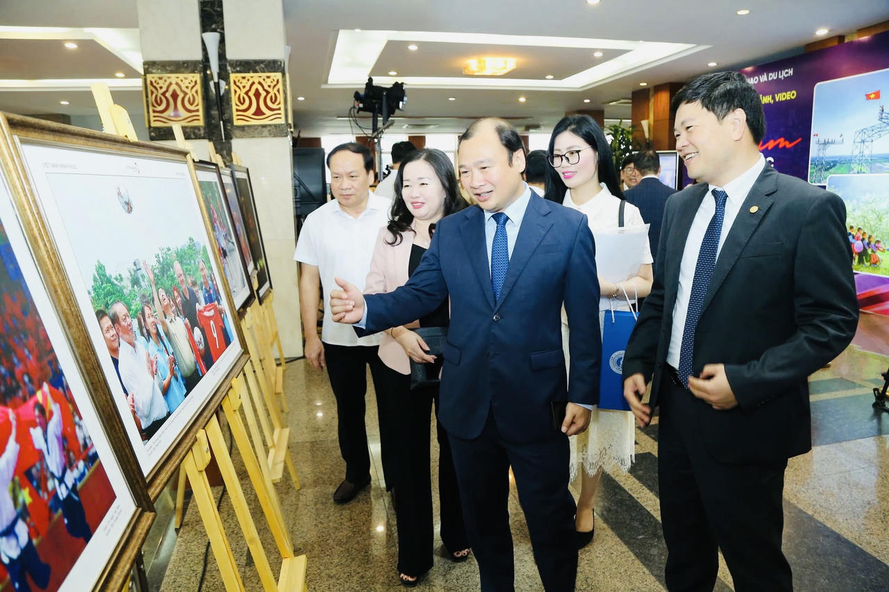 Báo chí giữ vai trò quan trọng trong phát triển các ngành công nghiệp văn hóa 