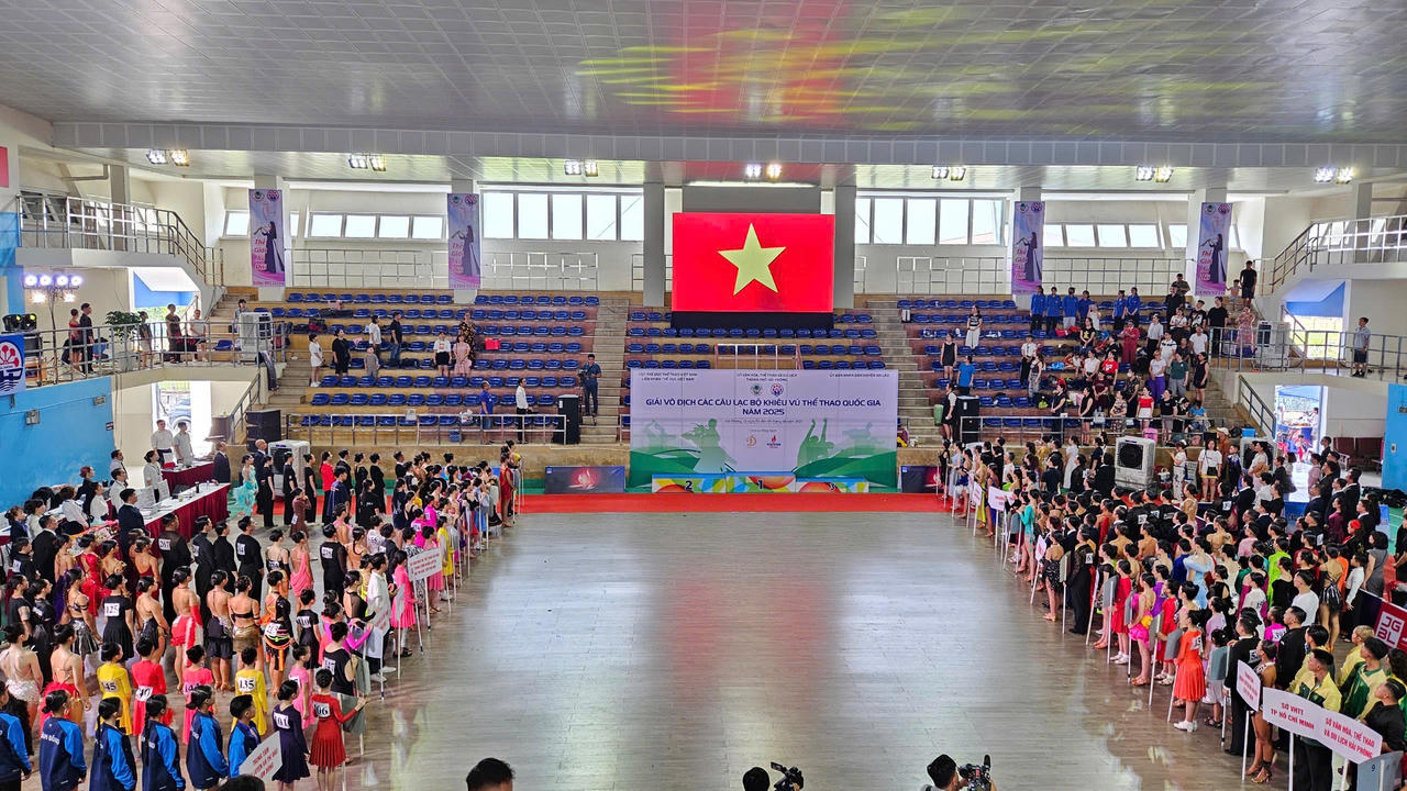 Gần 800 vận động viên tham gia Giải Vô địch các câu lạc bộ Khiêu vũ thể thao quốc gia 