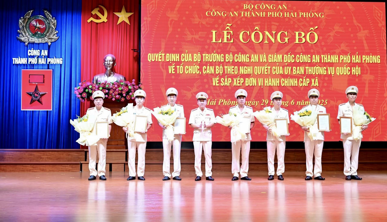Công an TP Hải Phòng công bố Quyết định về tổ chức, cán bộ theo mô hình tổ chức mới 