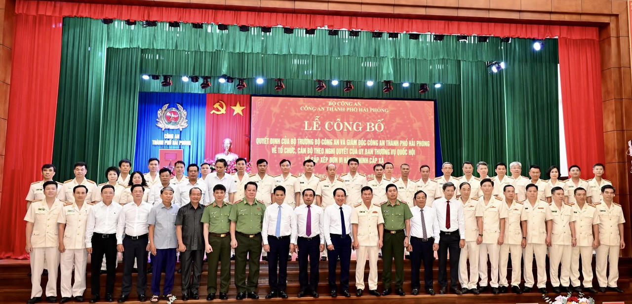 Công an TP Hải Phòng công bố Quyết định về tổ chức, cán bộ theo mô hình tổ chức mới 