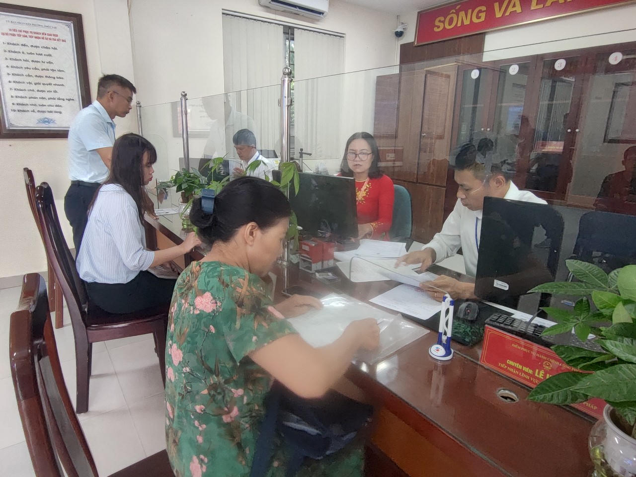 Ngày đầu vận hành mô hình mới tại các phường trên địa bàn thành phố Hà Nội