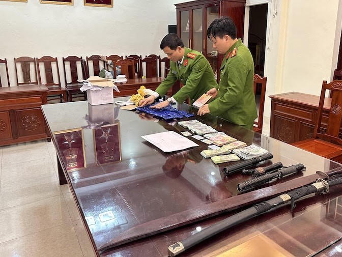 Phá đường dây mua bán, vận chuyển hàng nghìn viên ma túy xuyên quốc gia