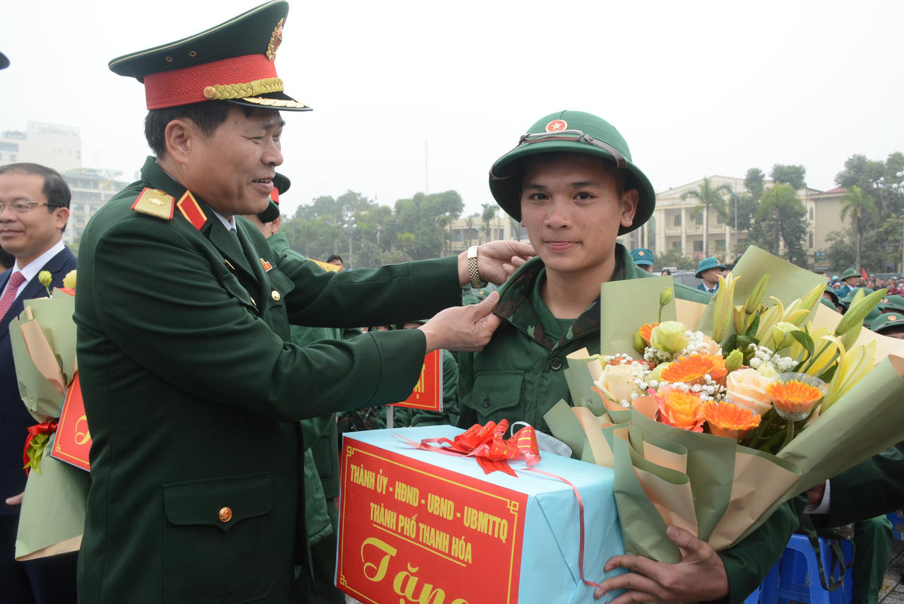 Thanh niên xứ Thanh hồ hởi lên đường nhập ngũ bảo vệ Tổ quốc