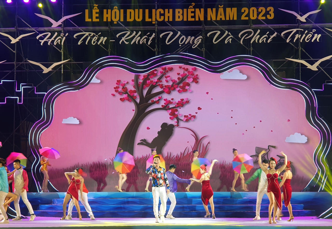 Từng bừng Lễ hội du lịch biển Hải Tiến năm 2023