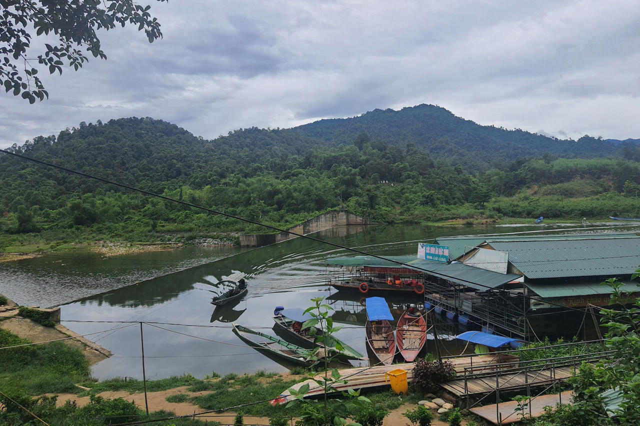 Vì sao khó chấm dứt hoạt động kinh doanh tự phát tại đập Phà Lài?