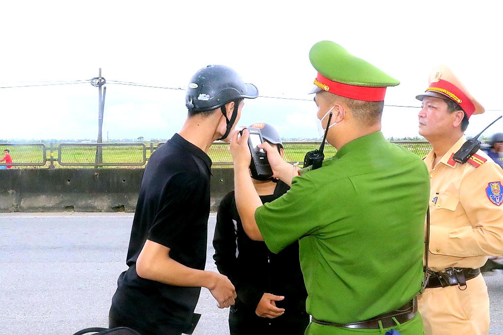 Nghệ An công khai cán bộ vi phạm giao thông