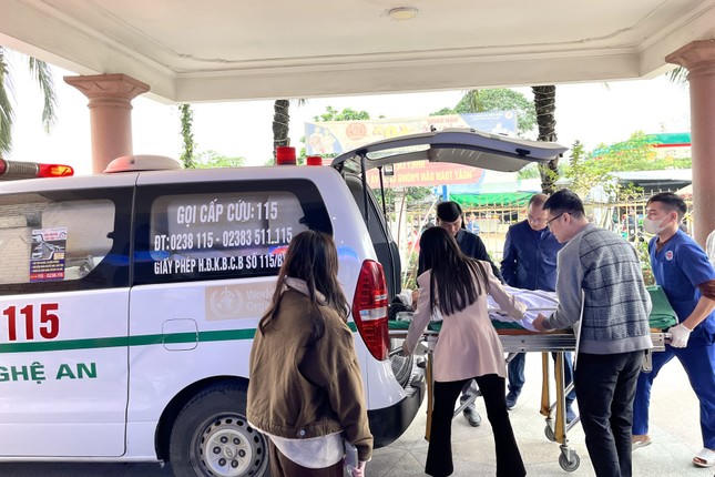 Vụ sập trần lớp học: Một học sinh bị chấn thương cột sống, tổn thương vùng đầu