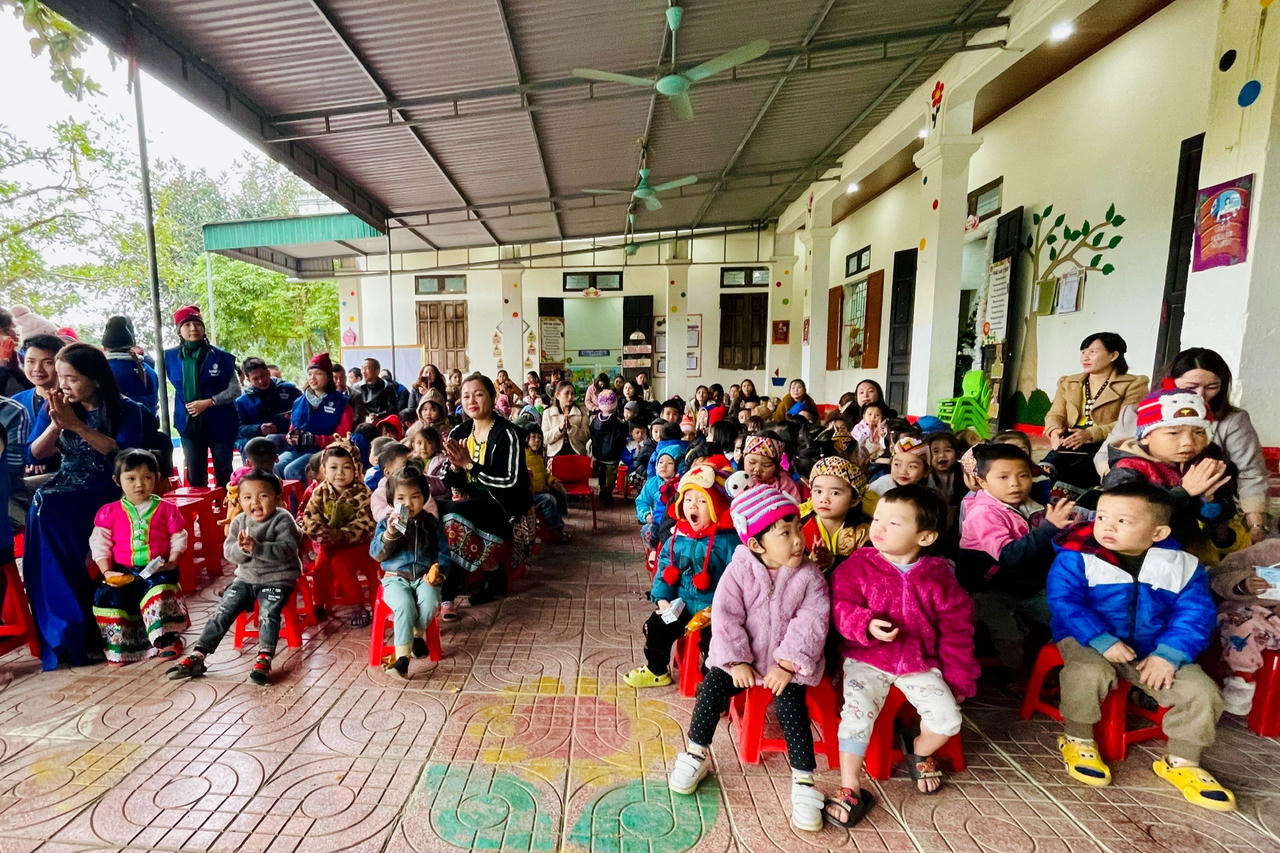 Mang 'yêu thương' đến trẻ em nghèo xứ Nghệ