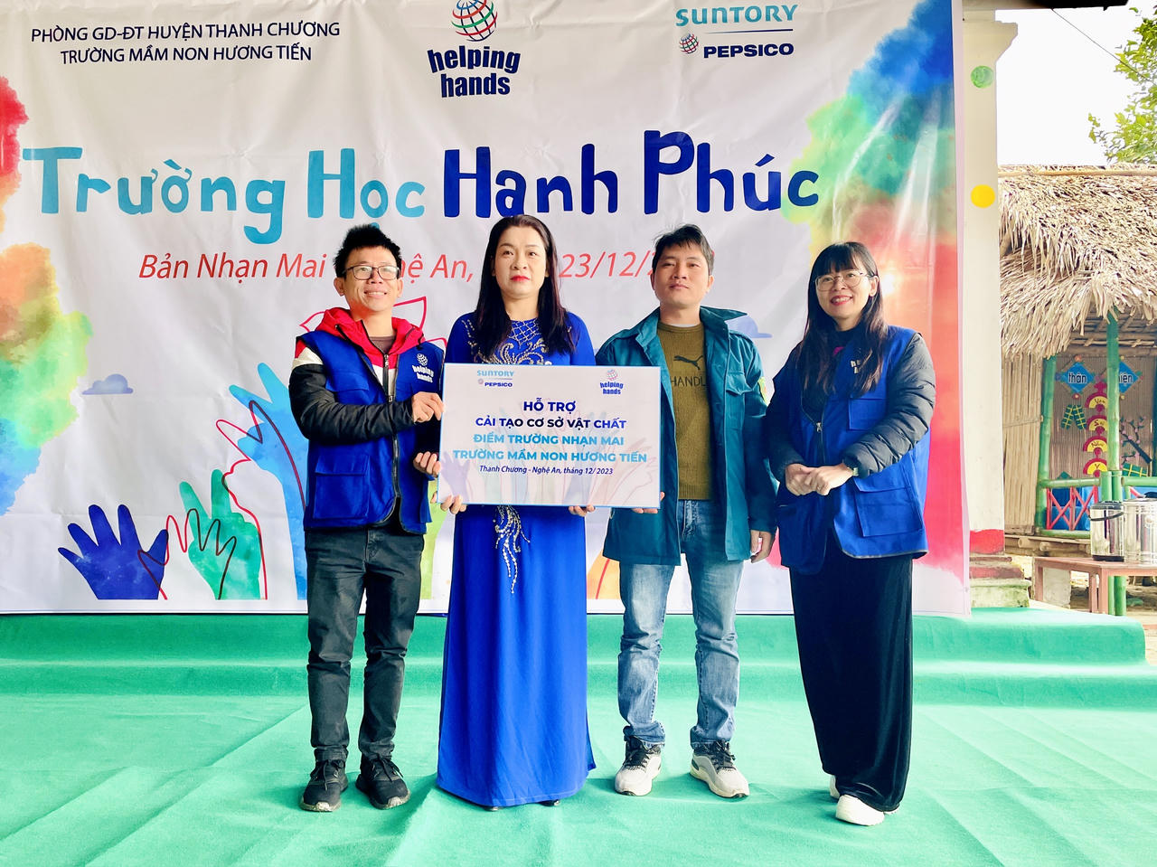 Mang 'yêu thương' đến trẻ em nghèo xứ Nghệ